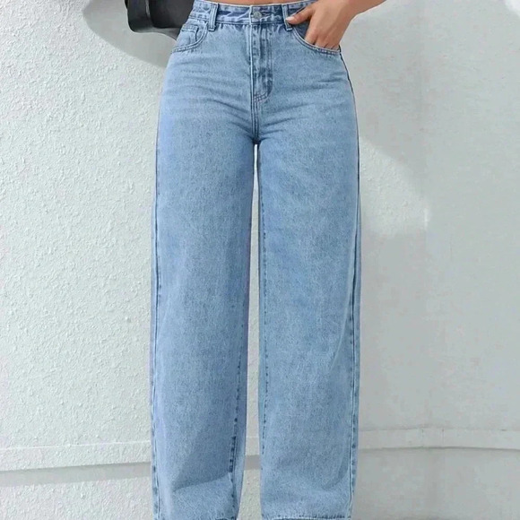 Light Wash Casual Women's Loose Fit Straight-Leg Jeans With Pockets - Picture 6 of 6